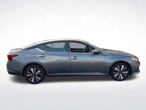 Used 2021 Nissan Altima 2.5 SV w/ SV Premium Package AWD/4WD image 8