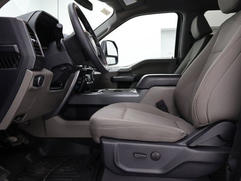 Used 2022 Ford F250 XLT w/ Black Appearance Package AWD/4WD image 8