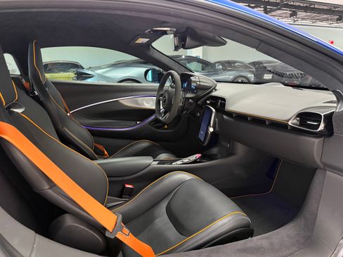 Used 2024 McLaren Artura RWD image 20