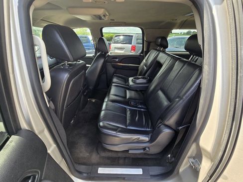Used 2007 GMC Yukon XL SLT w/ SLT Preferred Equipment Group image 13