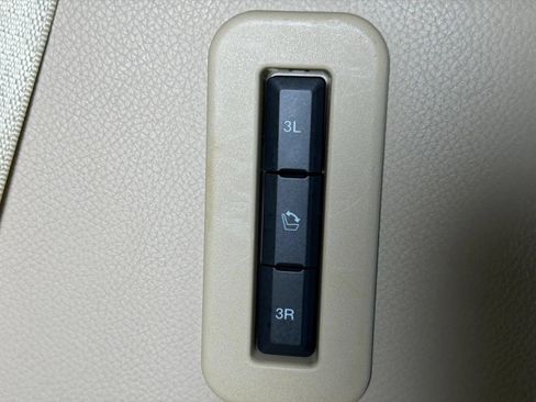 Used 2017 Ford Expedition Limited w/ Equipment Group 301A AWD/4WD image 16