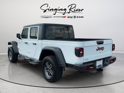 Used 2024 Jeep Gladiator Mojave w/ Technology Group AWD/4WD image 5