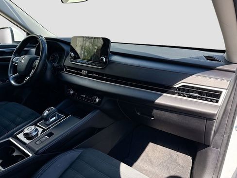 Used 2022 Mitsubishi Outlander SE image 32