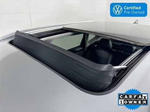Certified 2022 Volkswagen Taos SE w/ Panoramic Sunroof Package FWD image 22
