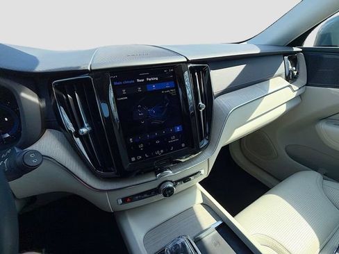 Used 2022 Volvo XC60 B6 Inscription w/ Advanced Package image 30