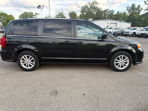Used 2019 Dodge Grand Caravan SXT FWD image 4