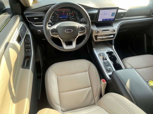 Used 2022 Ford Explorer XLT w/ Equipment Group 202A AWD/4WD image 15