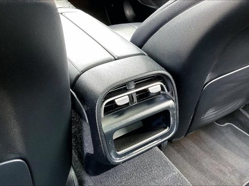 Used 2025 Mercedes-Benz E 350 Sedan image 31