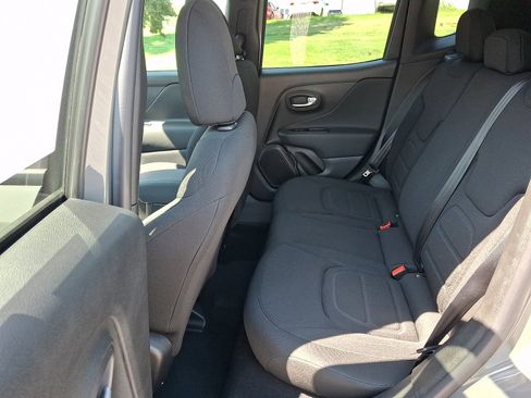 Used 2022 Jeep Renegade Latitude AWD/4WD image 11