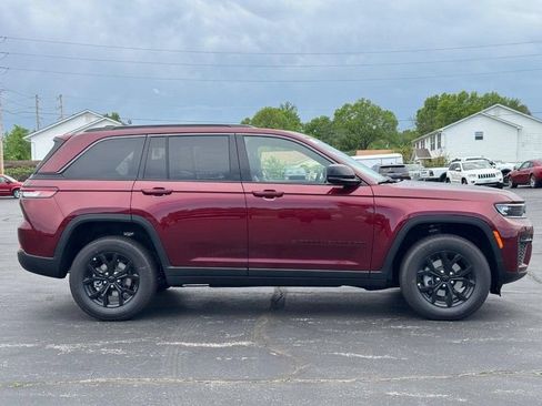 New 2026 Jeep Grand Cherokee Altitude AWD/4WD image 2
