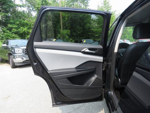 Used 2022 Volkswagen Taos SEL image 19