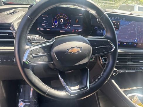 Used 2025 Chevrolet Traverse LT AWD/4WD image 16