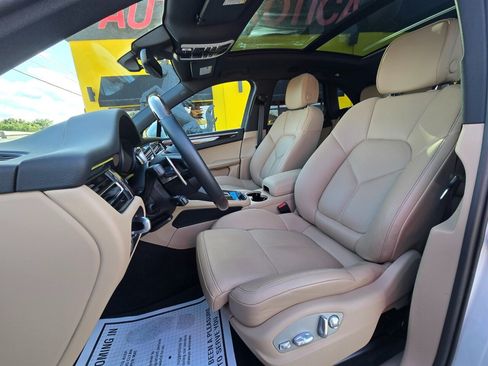 Used 2023 Porsche Macan S AWD/4WD image 15