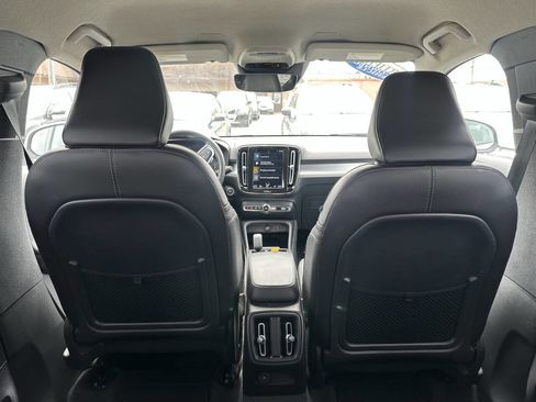 Used 2022 Volvo XC40 T5 Momentum AWD/4WD image 14