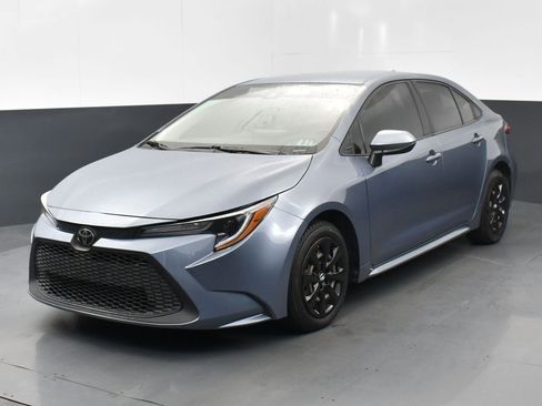 Used 2021 Toyota Corolla LE image 3