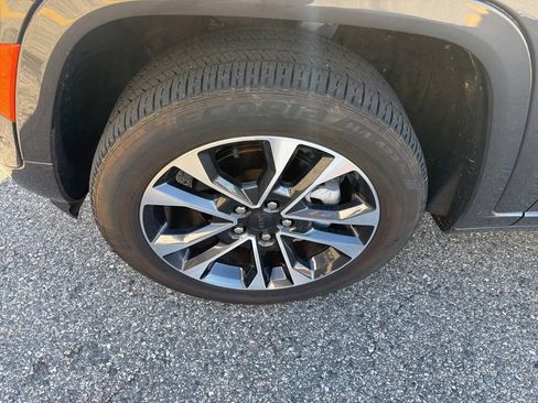 Certified 2022 Jeep Grand Cherokee Overland image 32