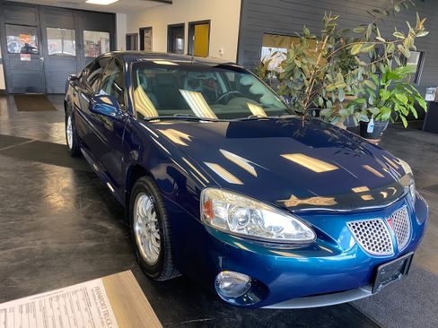 Used 2005 Pontiac Grand Prix GTP w/ Comfort And Infotech Package image 3