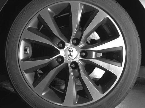 Used 2019 Hyundai Elantra GT image 12