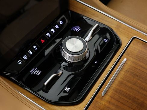 Used 2022 Jeep Grand Wagoneer Series III w/ Rear Seat Video Group 1 image 6