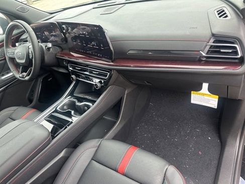 New 2026 Chevrolet Traverse RS w/ LPO, Floor Liner Package image 37