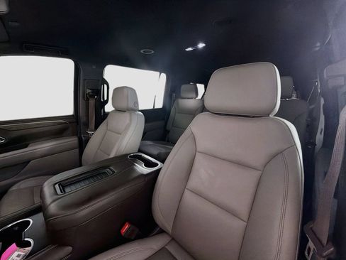 Used 2022 Chevrolet Suburban Z71 w/ Luxury Package AWD/4WD image 23