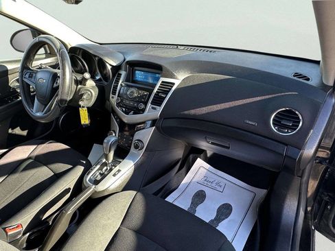 Used 2011 Chevrolet Cruze LT image 12