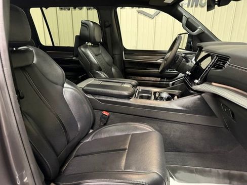 Used 2024 Jeep Wagoneer L Series III w/ Premium Group I AWD/4WD image 36