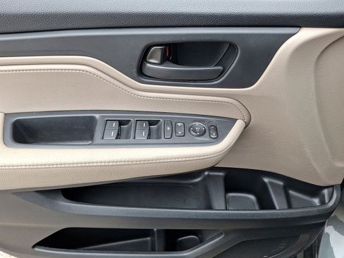 Used 2019 Honda Odyssey EX image 2