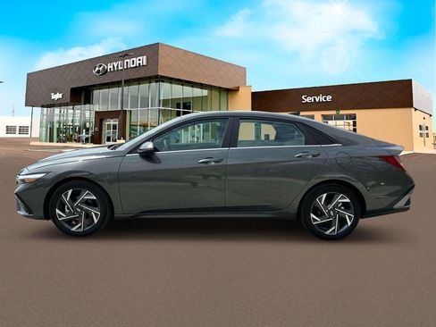 New 2025 Hyundai Elantra Limited FWD image 3