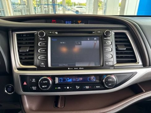 Used 2018 Toyota Highlander Limited AWD/4WD image 18