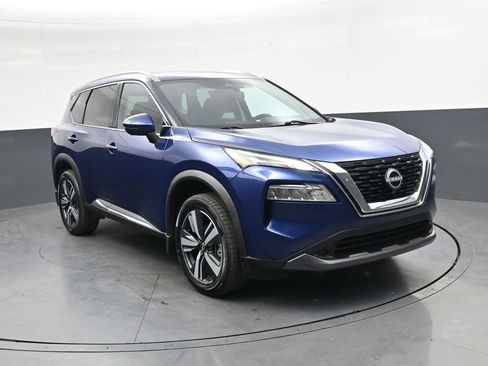 Used 2023 Nissan Rogue SL FWD image 2