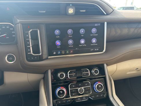 Used 2021 GMC Yukon XL Denali w/ LPO, Illumination Package AWD/4WD image 12
