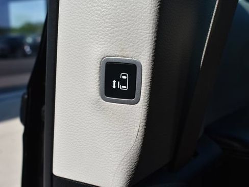 Used 2024 Chrysler Pacifica Touring-L FWD image 30