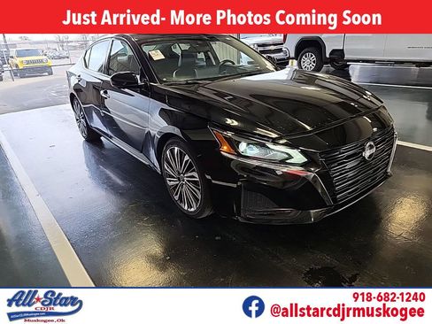 Used 2023 Nissan Altima 2.5 SL image 1