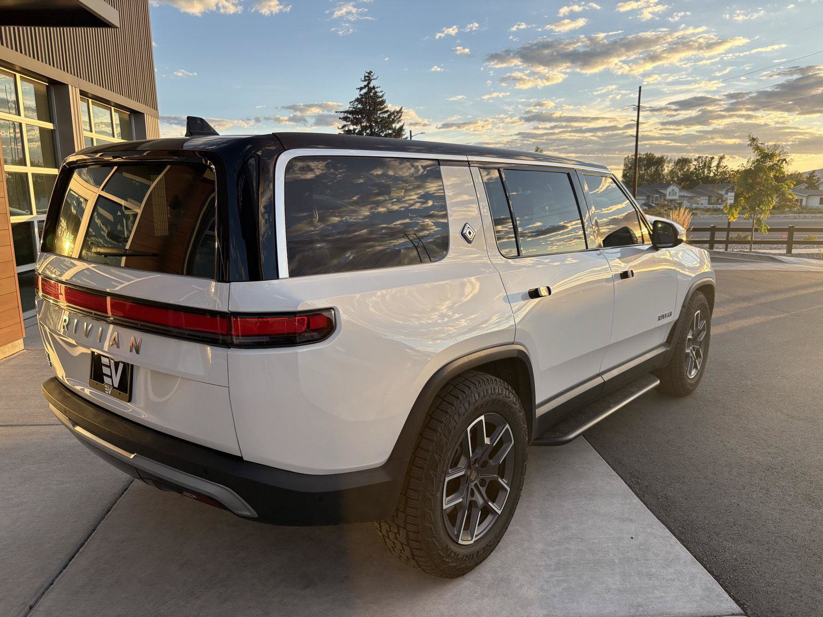 Used 2024 Rivian R1S Adventure Dual AWD/4WD image 8