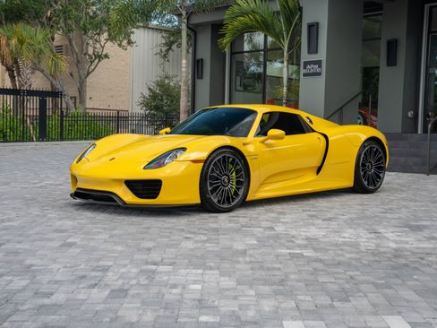 Used 2015 Porsche 918 Spyder AWD/4WD image 18