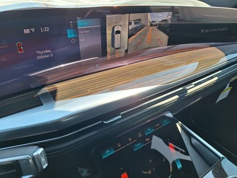 New 2026 Cadillac Escalade 2WD w/ LPO, Floor Liner Package image 18