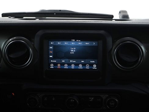 Used 2018 Jeep Wrangler Unlimited Sahara w/ Cold Weather Group image 14