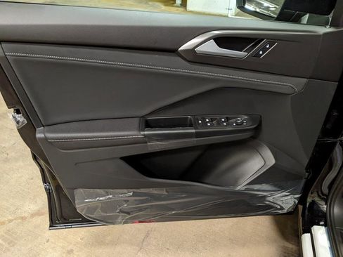 New 2026 Volkswagen Taos SE image 9