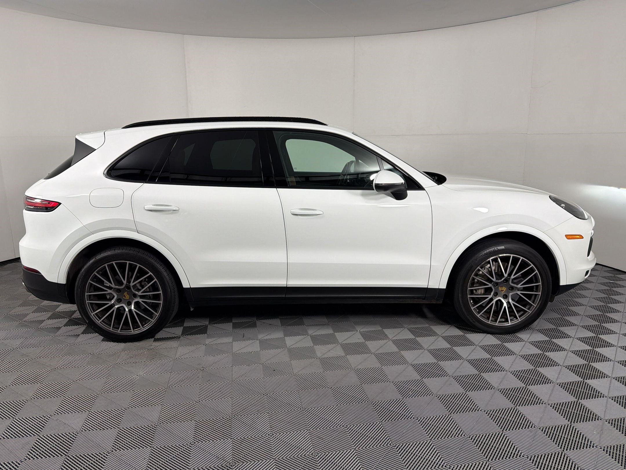 Certified 2023 Porsche Cayenne AWD/4WD image 8