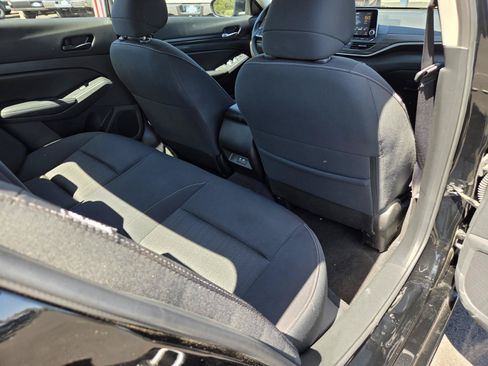 Used 2025 Nissan Altima 2.5 SV FWD image 19