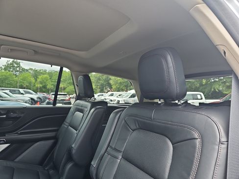 Used 2021 Lincoln Aviator Grand Touring w/ Equipment Group 302A AWD/4WD image 15
