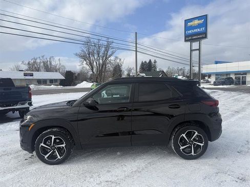 Used 2023 Chevrolet TrailBlazer RS w/ Sun and Liftgate Package image 3