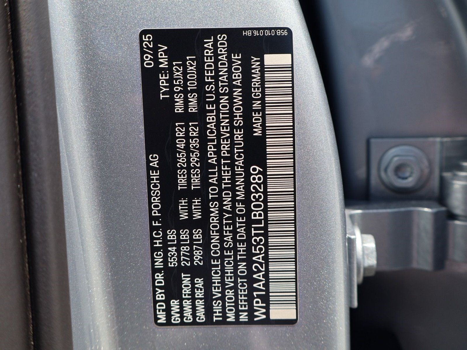 Certified 2026 Porsche Macan AWD/4WD image 28