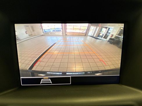 Used 2023 GMC Terrain SLE w/ Driver Convenience Package image 23