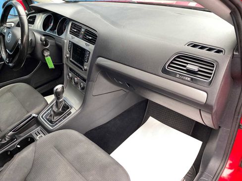 Used 2016 Volkswagen Golf S image 21