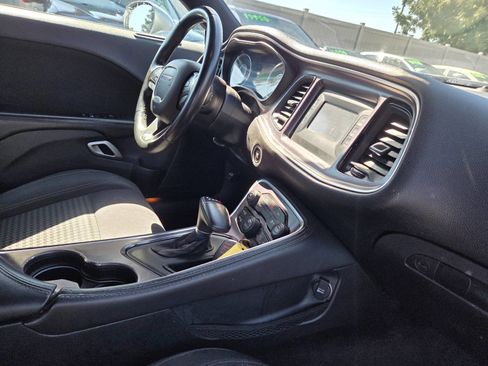 Used 2015 Dodge Challenger SXT w/ Driver Convenience Group image 11