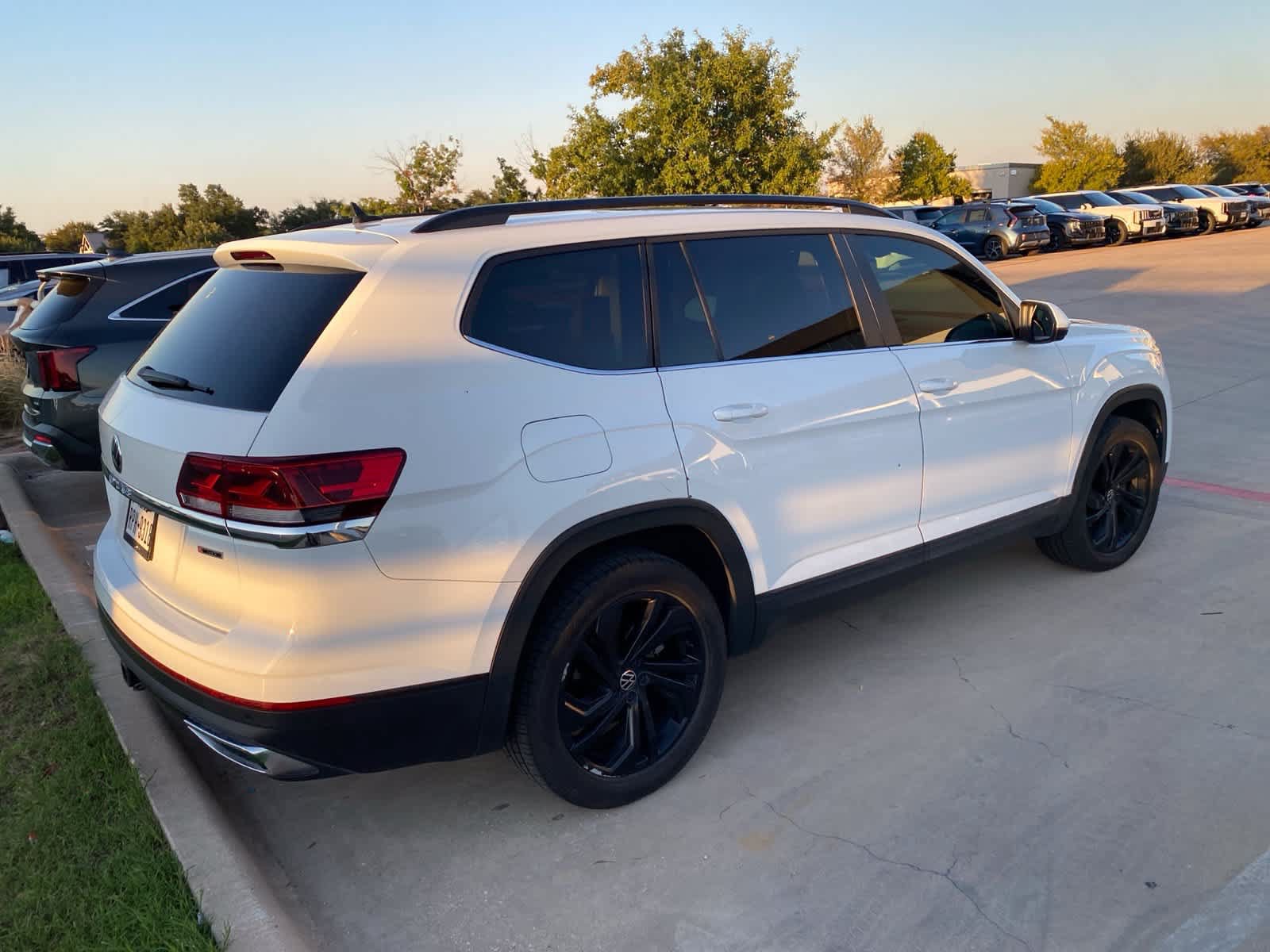 Used 2022 Volkswagen Atlas SE AWD/4WD image 6