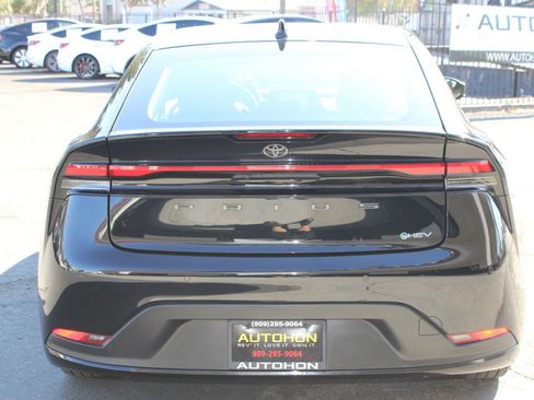 Used 2025 Toyota Prius LE FWD image 32