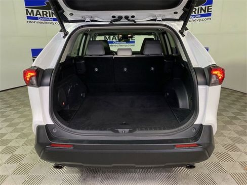 Used 2019 Toyota RAV4 XLE Premium image 32